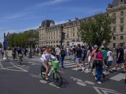 Merci Beaucoup Olimpiade, Hotel hingga Bar Paris Ramai Turis