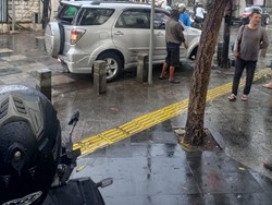 Detik-detik Bocah Bawa Kabur Rush hingga Tabrak Mobil-Motor di Kemang