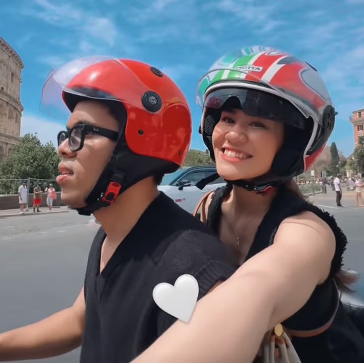 <p>"Melewati Colosseum saat mengendarai vespa? Daftar keinginan telah diceklis," ujarnya dengan Bahasa Inggris pada salah satu video di Instagram Stories. (Foto: Instagram: @aaliyah.massaid)</p>