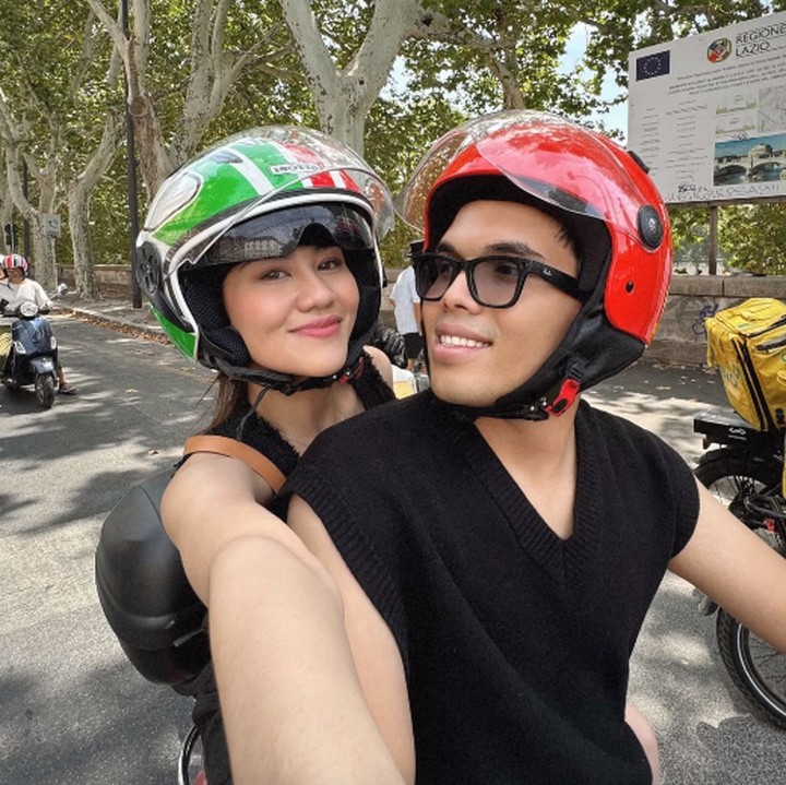 <p>Di hari berikutnya, Aaliyah tampak membagikan momen kala berkeliling Roma dengan menggunakan vespa. Ia pun menyebut ini sebagai salah satu impiannya. (Foto: Instagram: @aaliyah.massaid)</p>
