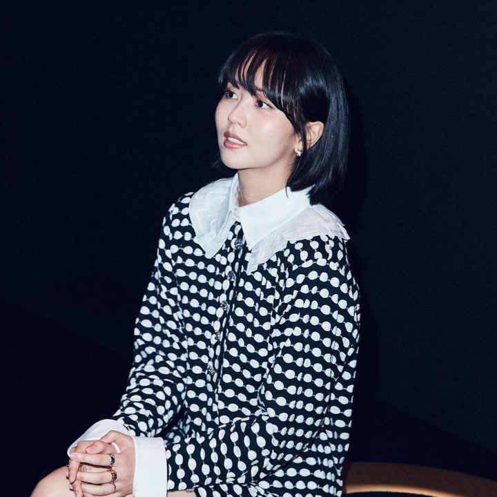 <p>Melihat dari akun Instagram-nya, So Hyun terlihat lebih fresh dengan potongan rambut yang pendek, Bunda. Meski begitu, ia tetap mempertahankan karakternya yang berponi. (Foto: Instagram: @wow_kimsohyun)</p>