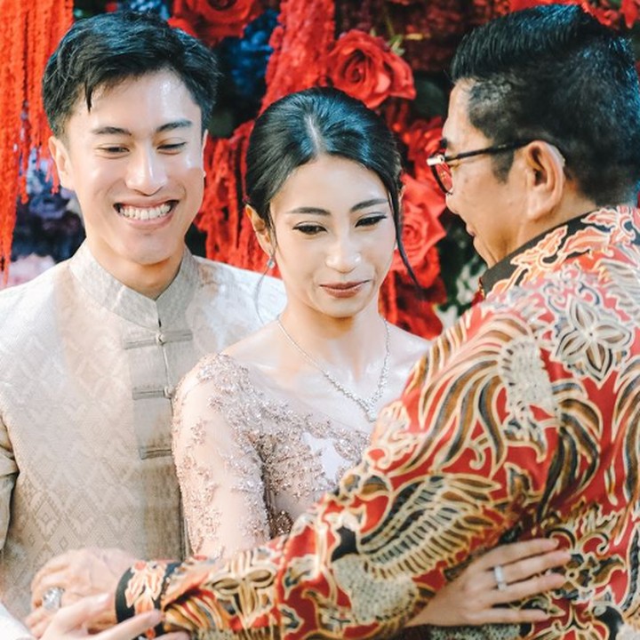 <p>Ragahdo sendiri merupakan anak dari Yayuk Suseno dan pengacara sekaligus politikus, Henry Yosodiningrat. Sama seperti sang Ayah, Ragahdo turut terjun ke dunia hukum. (Foto: Instagram: @ragahdo)</p>