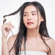 Rambut Mudah Berminyak? Ini 4 Solusi yang Bisa Kamu Coba!