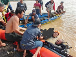 2 Pemuda Tenggelam Saat Seberangi Sungai Batanghari Pakai Ketek