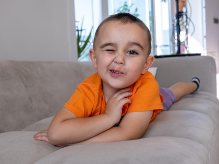 Mata Anak Sering Berkedip, Apakah Tanda Cacingan? Ini Kata Dokter