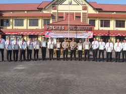 17 Personel Polres Pasuruan Berprestasi Terima Penghargaan