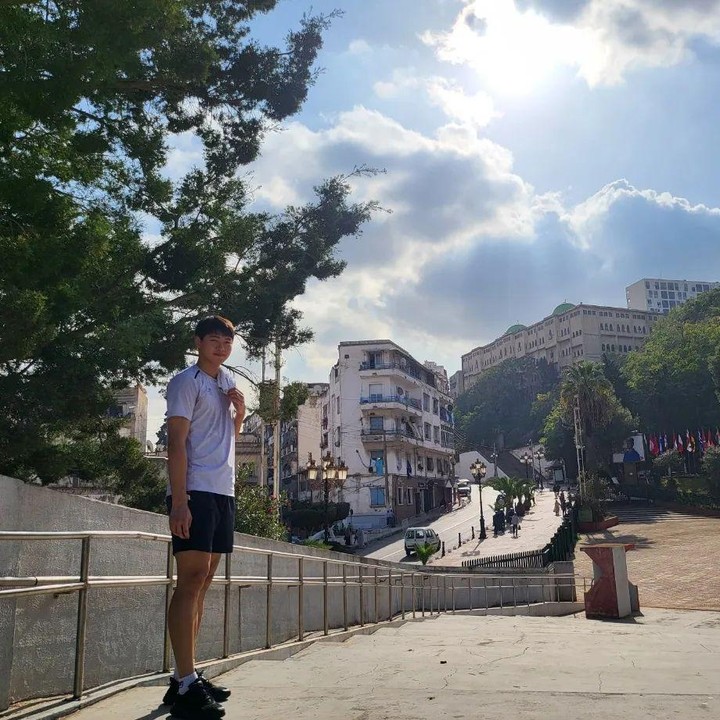 <p>Tak hanya itu, Oh Sang Uk juga meraih medali emas dalam pertandingan tunggal putra. Melansir dari laman resmi pemerintah Republik Korea, ia menjadi atlet anggar Korea pertama yang merebut dua medali emas sekaligus di ajang olimpiade. (Foto: Instagram @ohsu.o_o)</p>