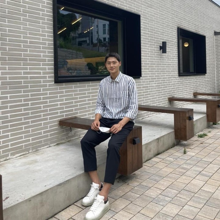 <p>Selain prestasi di bidang olahragga, paras Oh Sang Uk yang tampan membuatnya berhasil memikat hati netizen nih, Bunda. (Foto: Instagram @ohsu.o_o)</p>