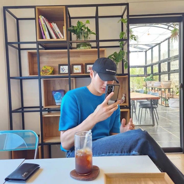 <p>Lewat Instagram, Oh Sang Uk tak hanya membagikan momen ketika dirinya bertanding di turnamen. Ia juga memperlihatkan kesehariannya saat sedang berlibur hingga pergi berkeliling dunia. (Foto: Instagram @ohsu.o_o)</p>