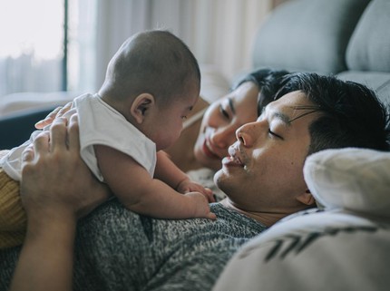 Ucapkan 7 Kalimat Positif dari Ayah agar Bunda Semangat Menyusui