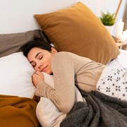 5 Bahan Sprei Terbaik Digunakan saat Musim Hujan, Nyaman Bikin Betah di Kasur