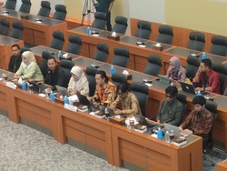 Tangis Ibunda Afif Maulana Saat Ngadu ke Komisi III DPR