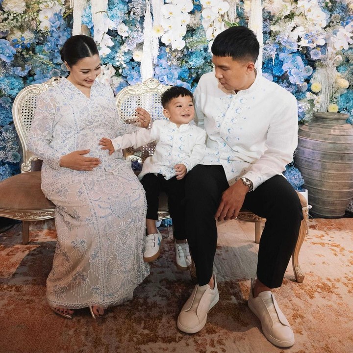 <p>Nikita Willy mengawali kariernya sebagai model ketika masih berusia tujuh tahun. Ia pun berkesempatan untuk membintangi berbagai macam sinetron. Kini, Nikita Willy sudah memiliki seorang anak yang bernama Issa Xander dan tengah menanti kelahiran anak keduanya. (Foto: Instagram @nikitawillyofficial94)</p>