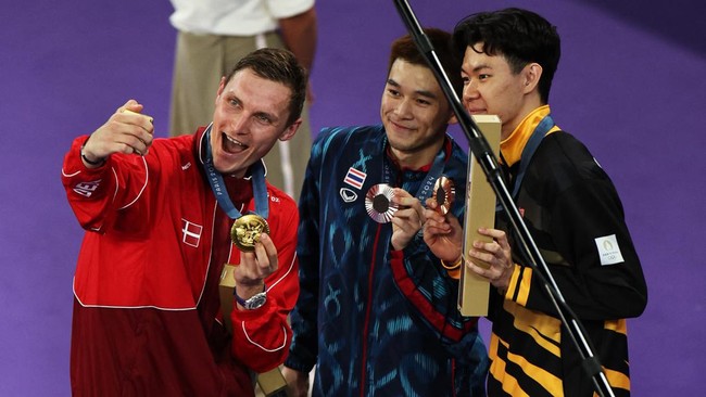 Viktor Axelsen Pamer 2 Medali Emas Usai Olimpiade Paris 2024