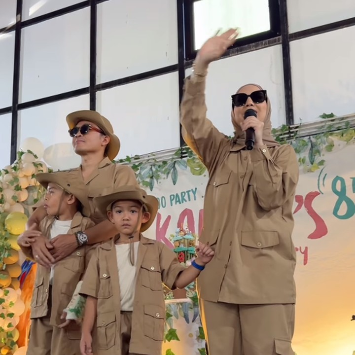 <p>Anak pertama Tya Ariestya, Muhammad Kanaka Ratinggang, lahir pada 4 Agustus 2016, Bunda. Belum lama ini, ia baru saja merayakan ulang tahunnya yang ke-8. (Foto: Instagram: @tya_ariestya)</p>