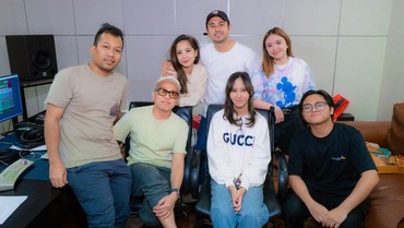 img-title Campur Tangan Raffi Ahmad & Nagita Slavina di Lagu Dinda Ghania 'Pelan-pelan Melupakan'