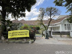Ingat! Kini Orang Tak Boleh Berfoto di Depan Rumah Milea Bandung
