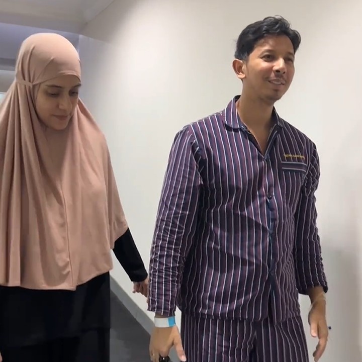 <p>"Semangat ya bie @sonnyseptian Udah semakin membaik, jalannya juga udah gak dipegangin lagi hari ini. Aku tahu banget yang kamu rasain, gak hanya tentang sakit kamu aja.. Tapi mental kamu juga kena.. Kejadiannya begitu cepat tapi karena ALLAH kita bisa melalui semua ini.." tulis Fairuz dalam unggahan fotonya. (Foto: Instagram @fairuzarafiq)</p>