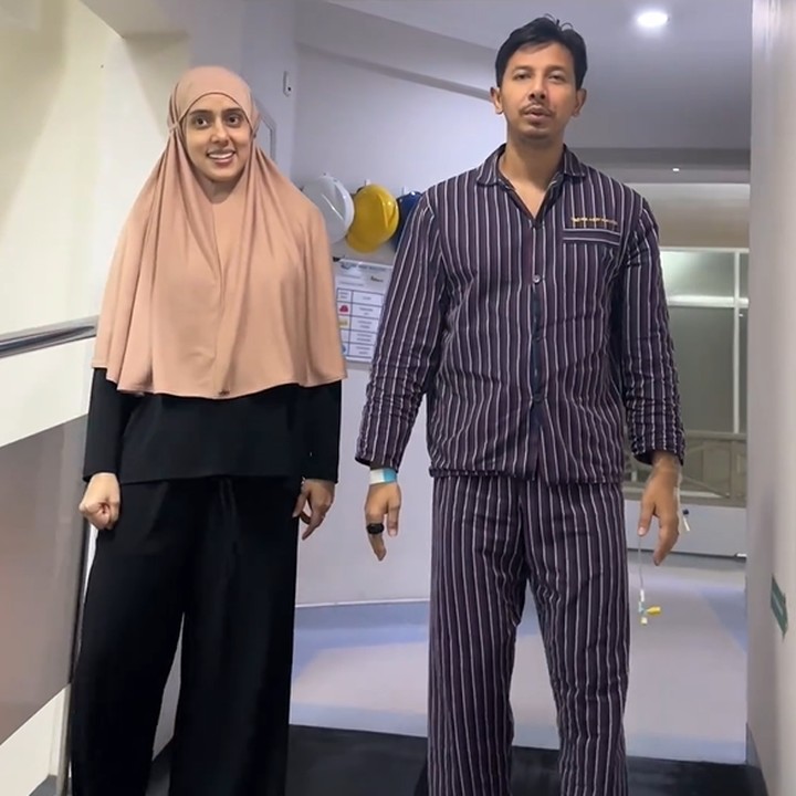 <p>Baru-baru ini, Fairuz membagikan kemajuan dari kondisi kesehatan sang suami. Ia mengungkapkan bahwa kini Sonny sudah lepas dari kursi roda. Bahkan, ia bisa berjalan tapa dipegangi lagi. (Foto: Instagram @fairuzarafiq)</p>