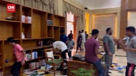VIDEO: Detik-detik Massa Serbu dan Hancurkan Rumah Eks PM Bangladesh