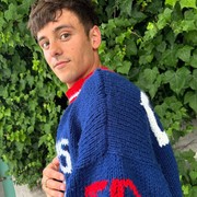 Viral Merajut saat Olimpiade, Begini Penampakan Sweater Hasil Rajutan Atlet Tom Daley!