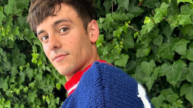 Viral Merajut saat Olimpiade, Begini Penampakan Sweater Hasil Rajutan Atlet Tom Daley!