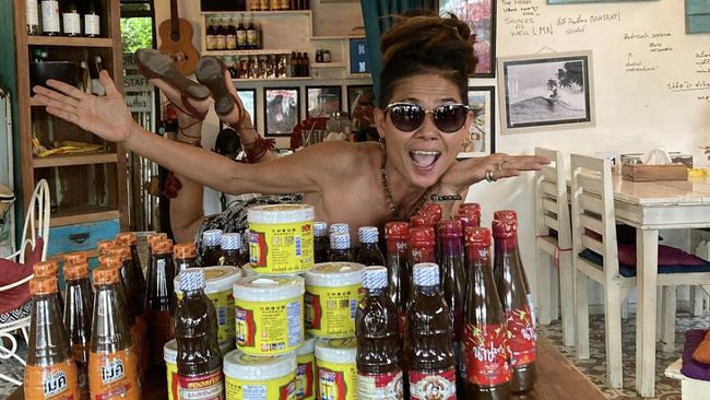 Ini Alasan Mertua Jennifer Coppen Jarang Tampil Bareng Kamari