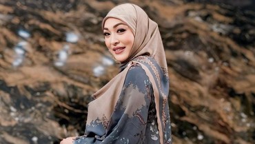 img-title Terpopuler: Kisah Komedian Amerika Mualaf vs Isu Angelina Sondakh Turun Ranjang