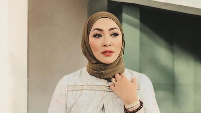 Kata Angelina Sondakh soal Aaliyah Massaid ke Nikahan Al Usai 4 Hari Melahirkan