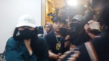 img-title Alasan 2 Tersangka Menyebarkan Video Syur Audrey Davis karena Motif Ekonomi