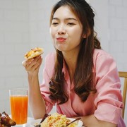 Kerap Dianggap Remeh, 5 Kebiasaan Makan Ini Ternyata Bisa Picu Asam Lambung