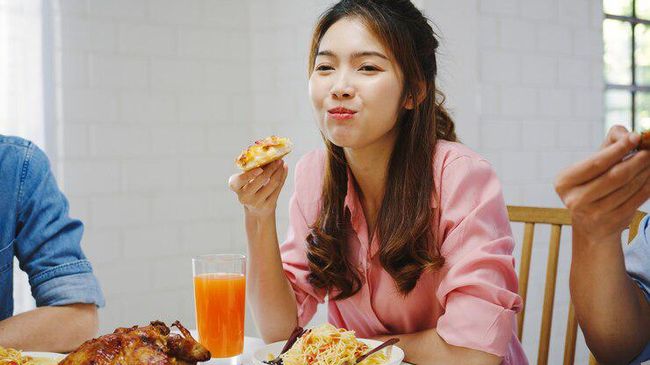 Kerap Dianggap Remeh, 5 Kebiasaan Makan Ini Ternyata Bisa Picu Asam Lambung