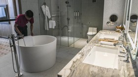 Pakar: 'Dosa Besar' bagi Hotel jika Ada Helai Rambut di Kamar Mandi