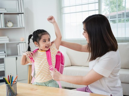 7 Pertanyaan Sambut Anak Pulang Sekolah Selain 