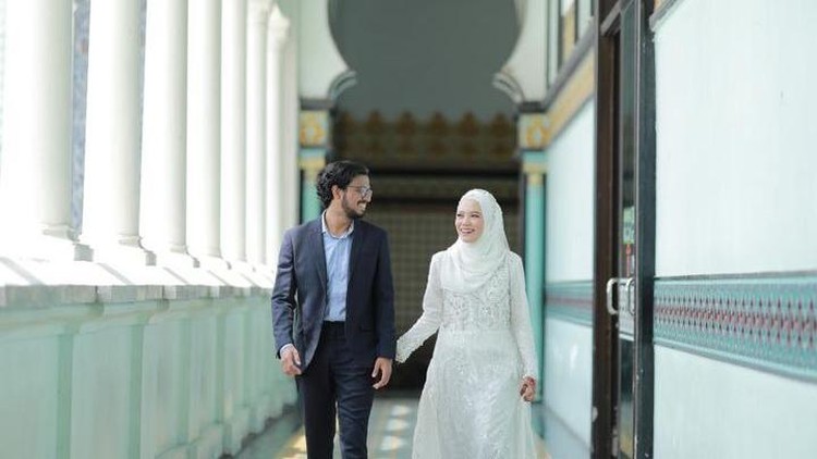 Pria India dan perempuan Pekanbaru