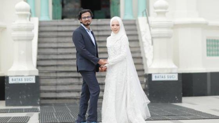 Pria India dan perempuan Pekanbaru
