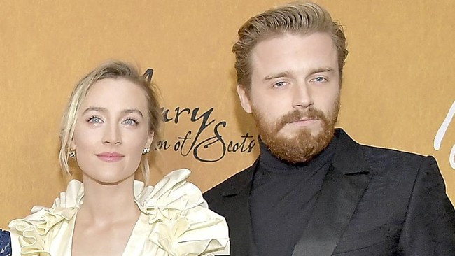 Pasangan Rahasia: Saoirse Ronan dan Jack Lowden Dikabarkan Menikah di Skotlandia