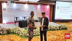 Sri Rahayu Hasiba, Berdayakan Perempuan Lombok dengan Selancar