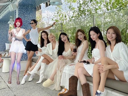 7 Potret Member SNSD Rayakan Anniversary ke-17, Sosok Sunny Curi Perhatian