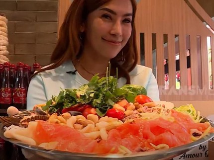Berawal dari Konten Mukbang, Wanita ini Raup Omzet Puluhan Juta dari Bisnis Kuliner Salad Thailand