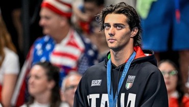 img-title Viral Perenang Italia Thomas Ceccon Pilih Tidur di Taman Saat Olimpiade 2024