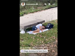 Viral Atlet Tampan Italia Tidur Seperti Gelandangan di Paris