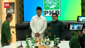 VIDEO: Berbusana Ala Santri, Kaesang Temui Cak Imin di Markas PKB