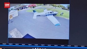 VIDEO: Detik-detik Pesawat Mendarat Darurat di Lapangan Golf AS