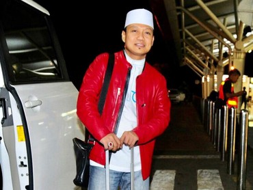img-title Ustaz Dasad Latif Sarankan untuk Tak Bercita-cita Jadi PNS, Ini Alasannya