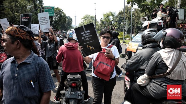 FOTO: Suara Ibu-ibu Warga Dairi Sumut Tolak Tambang di Mahkamah Agung