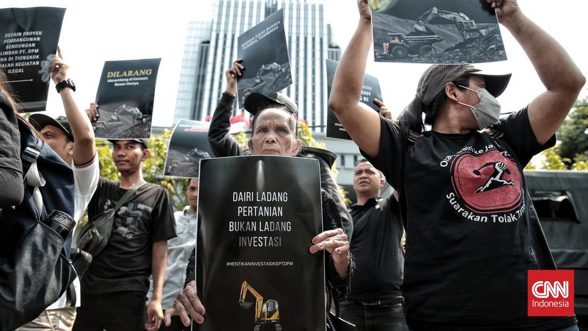 FOTO: Suara Ibu-ibu Warga Dairi Sumut Tolak Tambang di Mahkamah Agung
