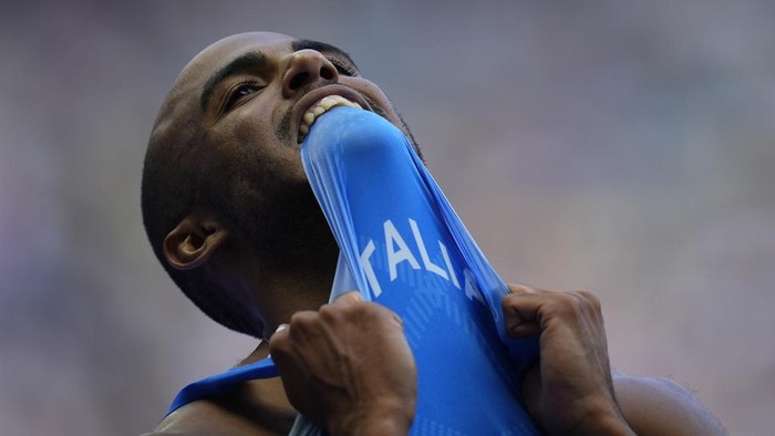 Diego Aldo Pettorossi, of Italy, reacts after his men's 200-meters repechage at the 2024 Summer Olympics, Tuesday, Aug. 6, 2024, in Saint-Denis, France. (AP Photo/Petr David Josek)