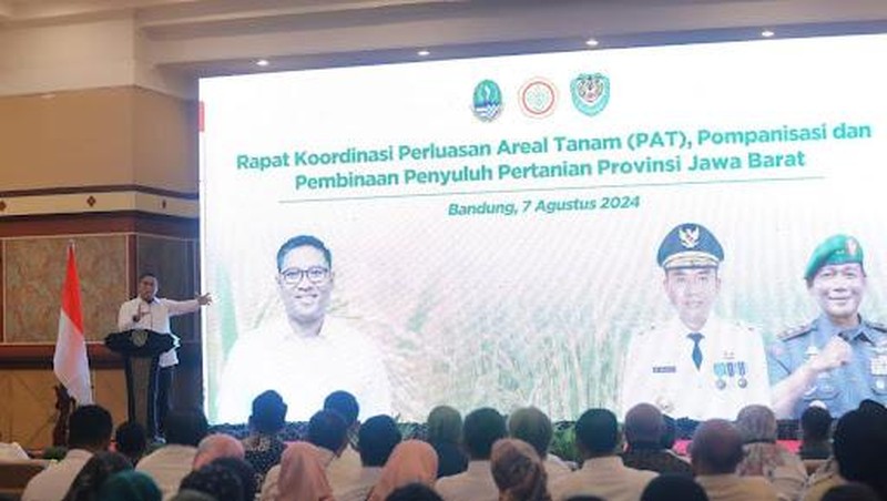 Wakil Menteri Pertanian (Wamentan) Sudaryono memantau dan mengevaluasi pelaksanaan program Perluasan Areal Tanam (PAT) di Jawa Barat.