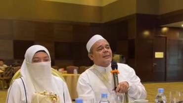 img-title Profil dan IG Mona Alaydrus Istri Habib Rizieq Beda 27 Tahun
